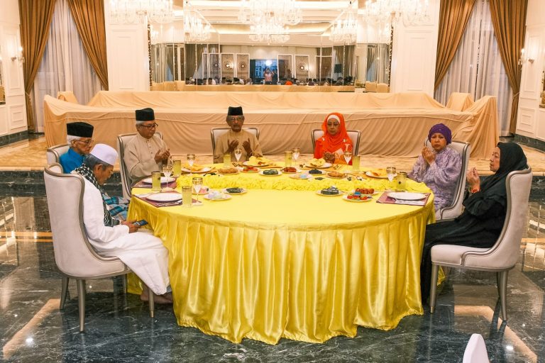 Majlis Berbuka Puasa Bersama DYAM Raja DiHilir Perak Darul Ridzuan Raja Iskandar Dzulkarnain Ibni Almarhum Sultan Idris A’fifullah Shah Di Istana Firuz.